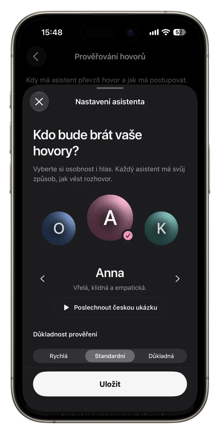 Výběr hlasu AI asistenta — Anna, Olga a Karel — s nastavením důkladnosti prověřování hovorů